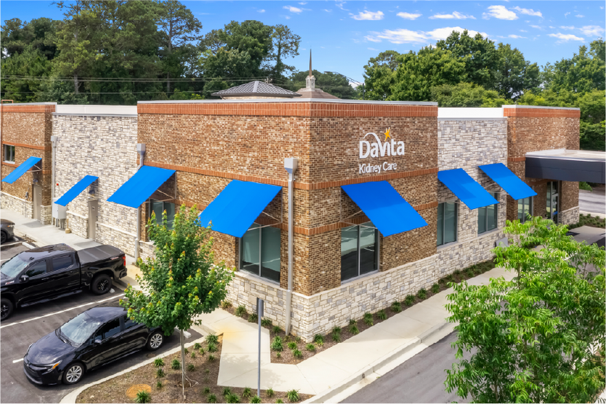 Primary Photo Of 2155 Main E st, Snellville Medical For Sale