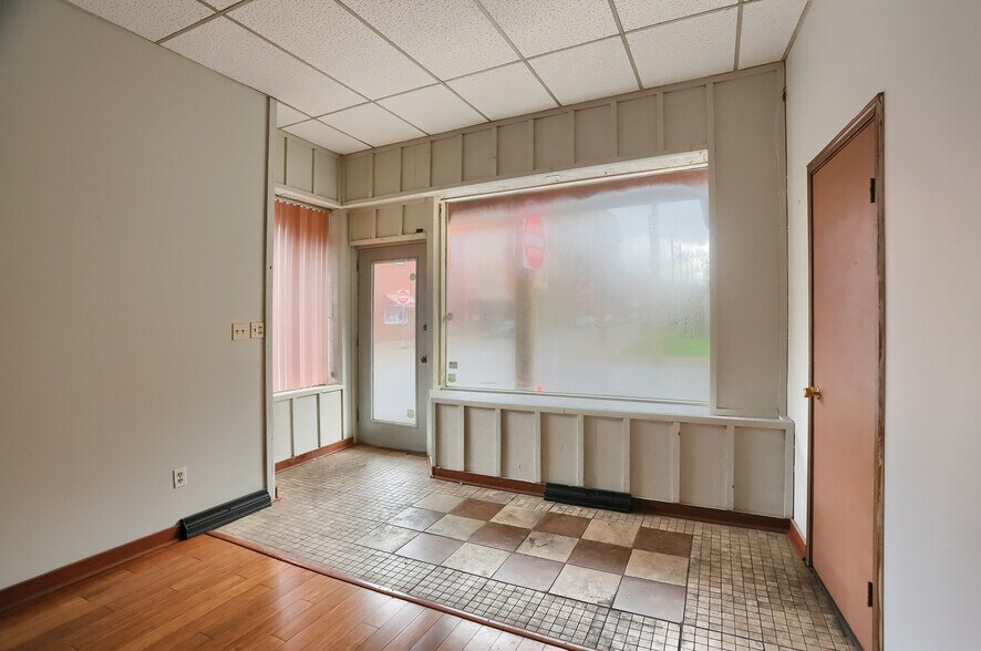 More Photos Of 41 N Mercer St, New Castle General Retail For Sale