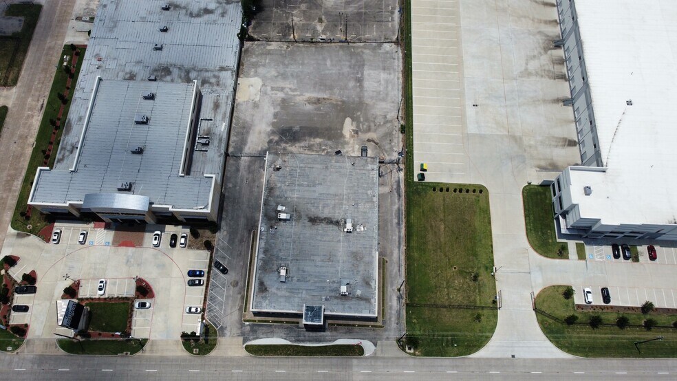 More Photos Of 16525 North Fwy, Houston Freestanding For Lease