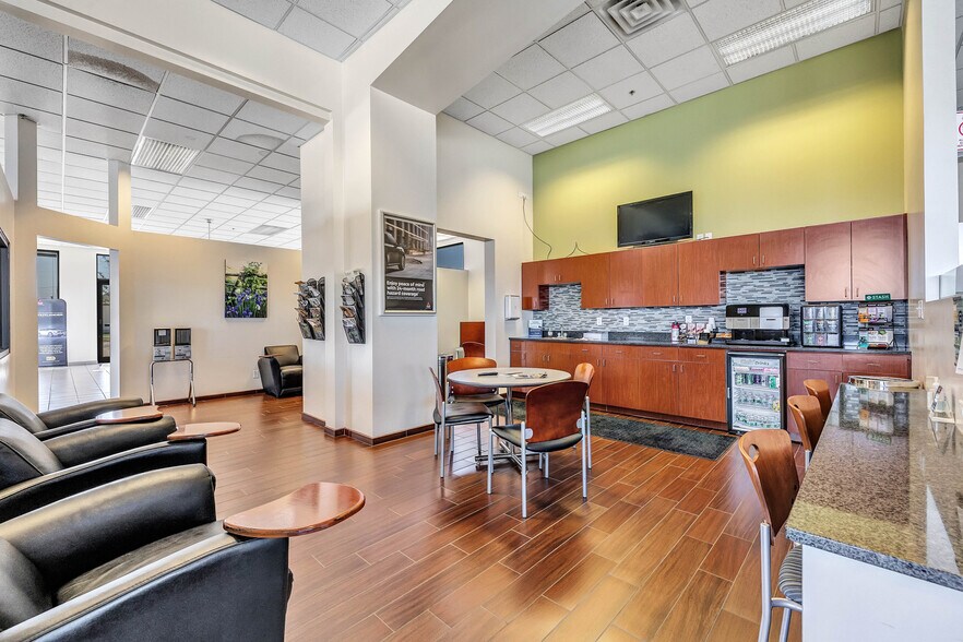 More Photos Of 1988 E Mason St, Green Bay Auto Dealership For Sale