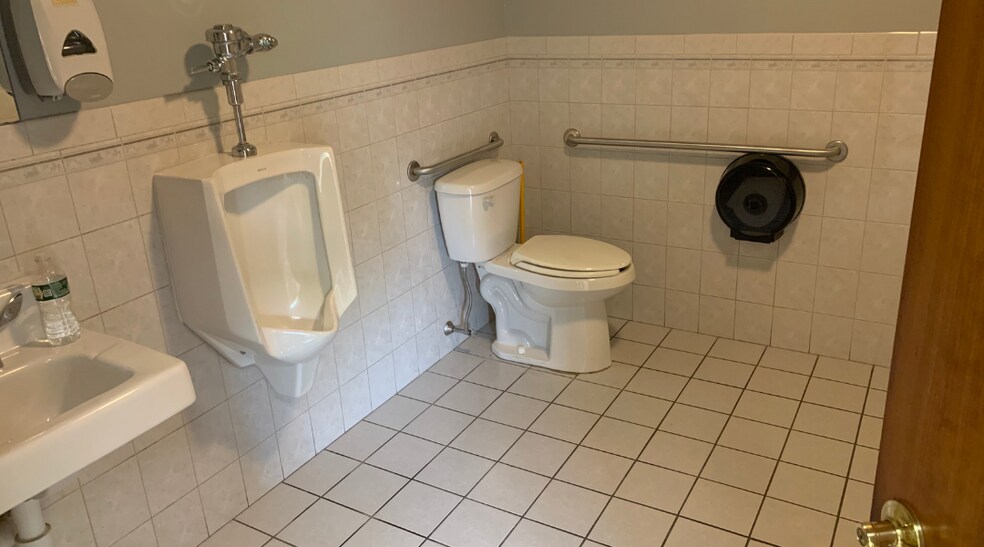 More Photos Of 328 Bay Rd, Queensbury Medical For Sale