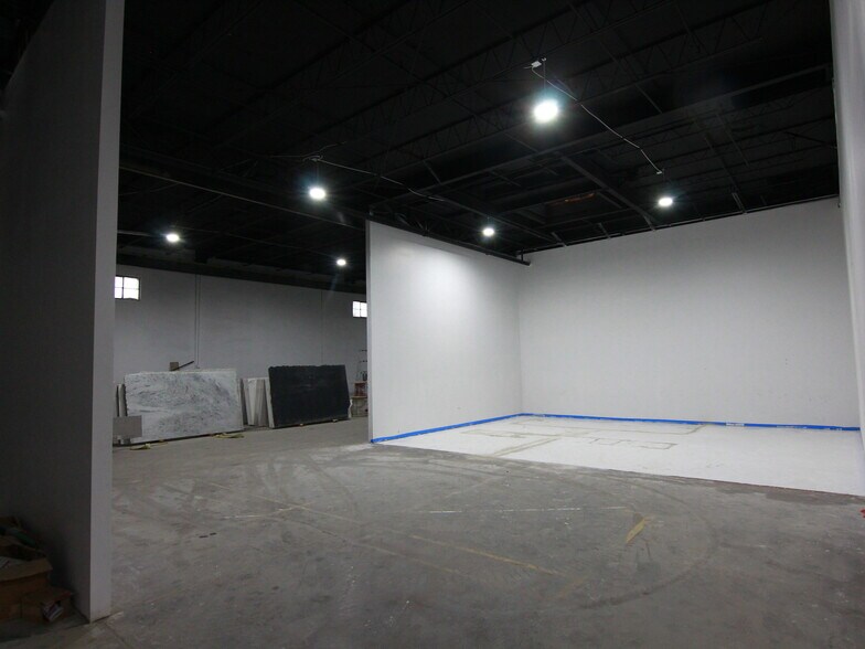 More Photos Of 2120 Vanco Dr, Irving Distribution For Lease