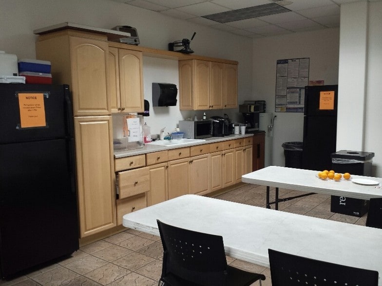 More Photos Of 9631 Topanga Canyon Pl, Chatsworth Manufacturing For Sale