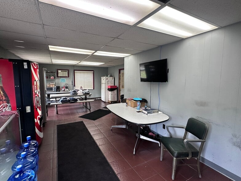 More Photos Of 13720 172nd Ave, Grand Haven Manufacturing For Lease