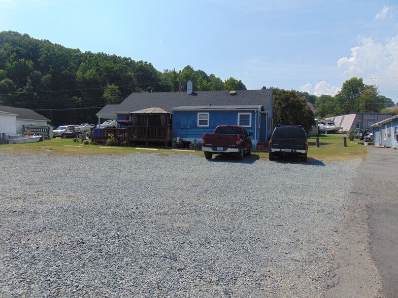 More Photos Of 121 Willow Landing Rd, Stafford Marina For Sale