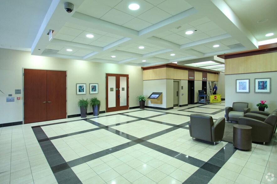 More Photos Of 400 Highway 169 S, Saint Louis Park Office For Lease
