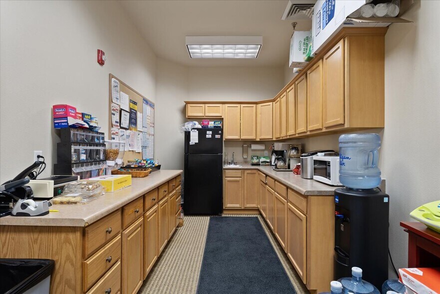 More Photos Of 1103 Old Town Ln, Cheyenne Office For Sale