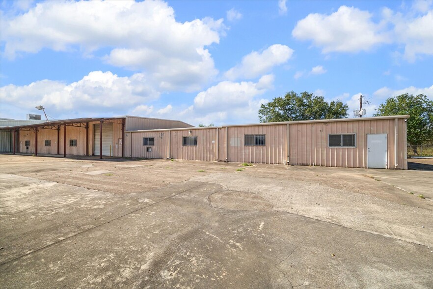 More Photos Of 9130 Wayfarer Ln, Houston Manufacturing For Sale