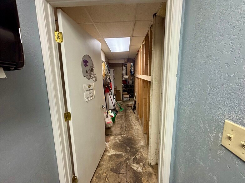 More Photos Of 106 E 4th St, Washington Restaurant For Sale