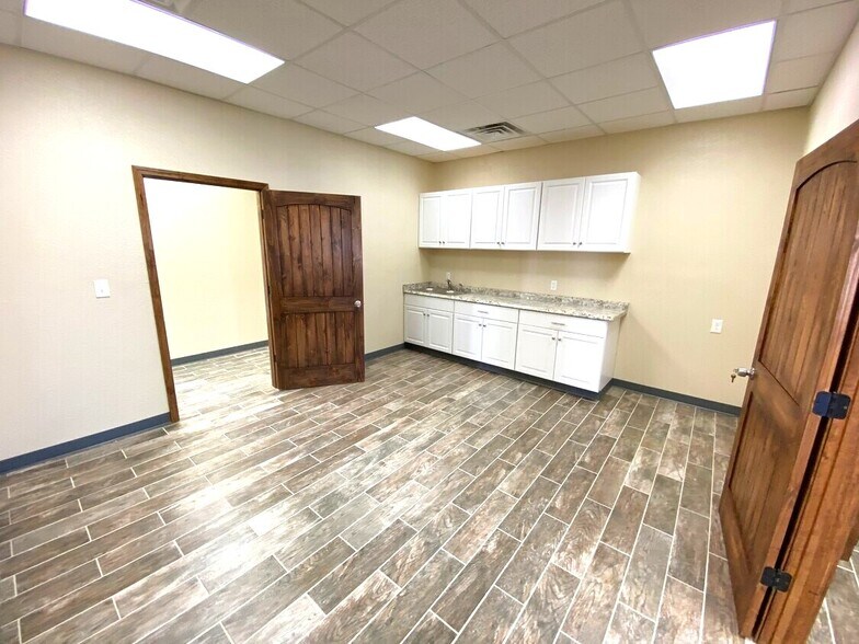 More Photos Of 4806 S County Road 1314, Odessa Industrial For Lease