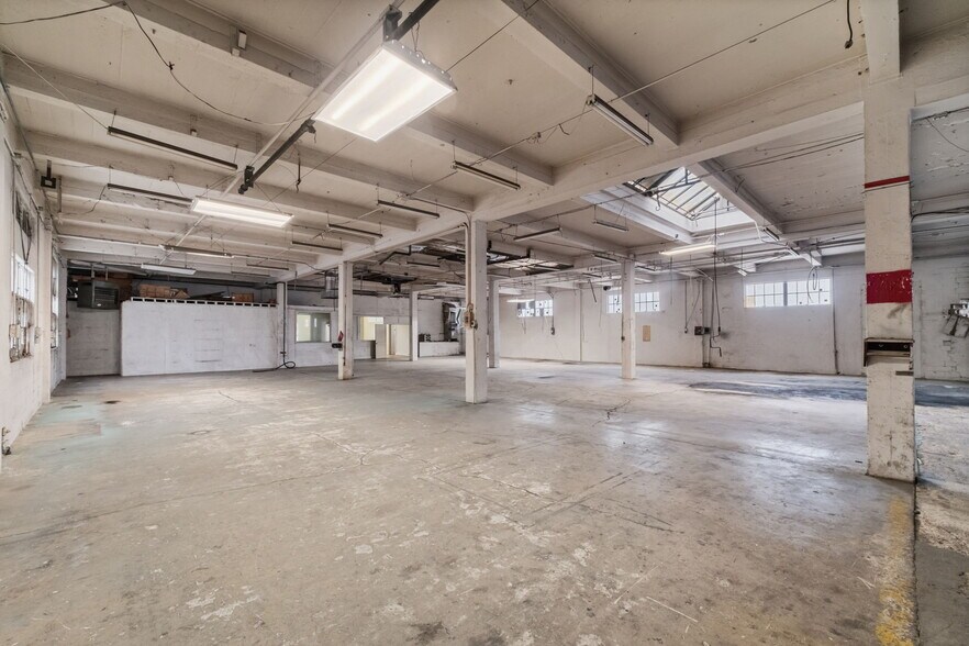 More Photos Of 135 E Cevallos St, San Antonio Manufacturing For Lease