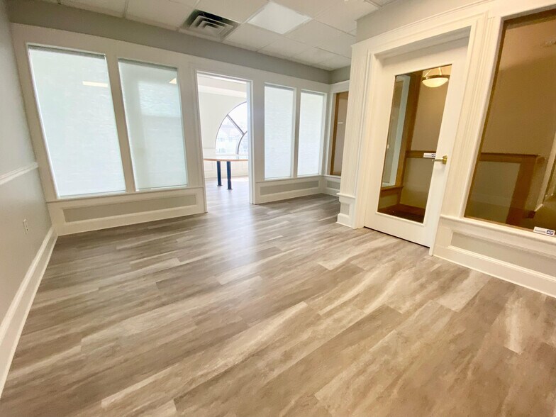 More Photos Of 1060 Osgood St, North Andover Storefront Retail Office For Lease