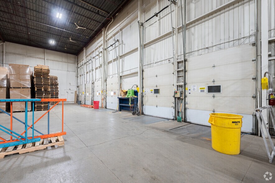 More Photos Of 6757 Northwest Dr, Mississauga Distribution For Lease