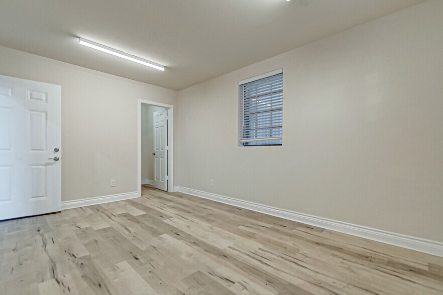 More Photos Of 1110 Central St, Houston Warehouse For Lease