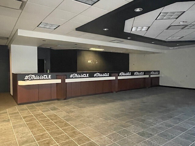 More Photos Of 313 Euclid Ave, Cleveland Parking Garage For Lease