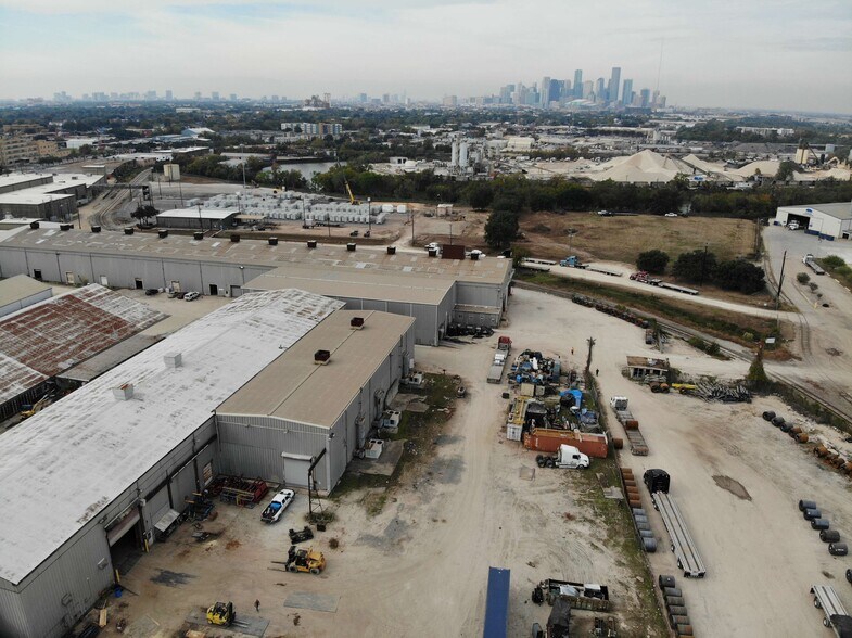 More Photos Of 601 McFarland St, Houston Warehouse For Lease