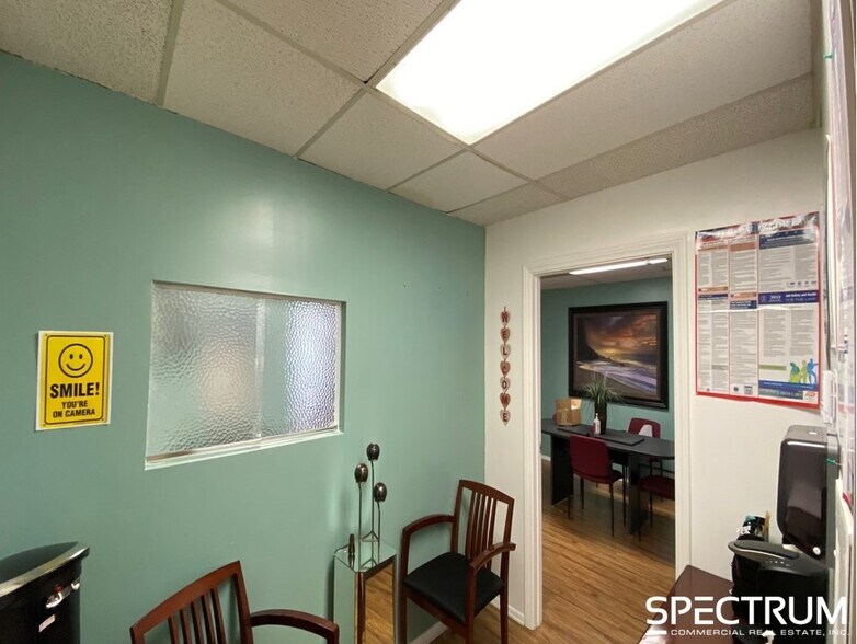 More Photos Of 20951-20963 Devonshire St, Chatsworth Office For Lease