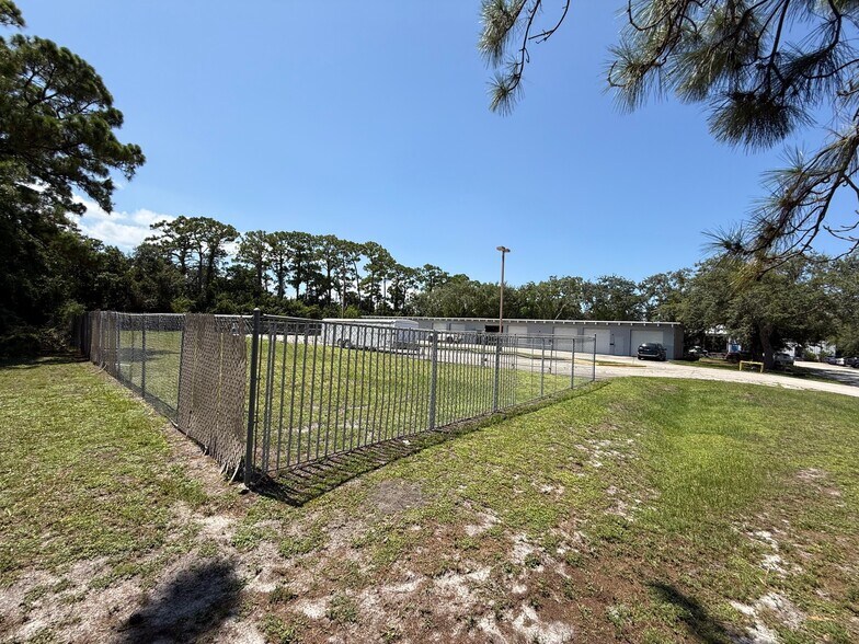 More Photos Of 6958 Sonny Dale Dr, Melbourne Warehouse For Sale