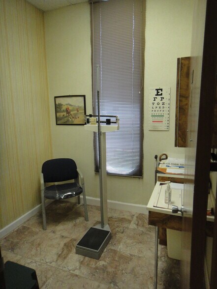 More Photos Of 14205 W Dixie Hwy, North Miami Medical For Sale