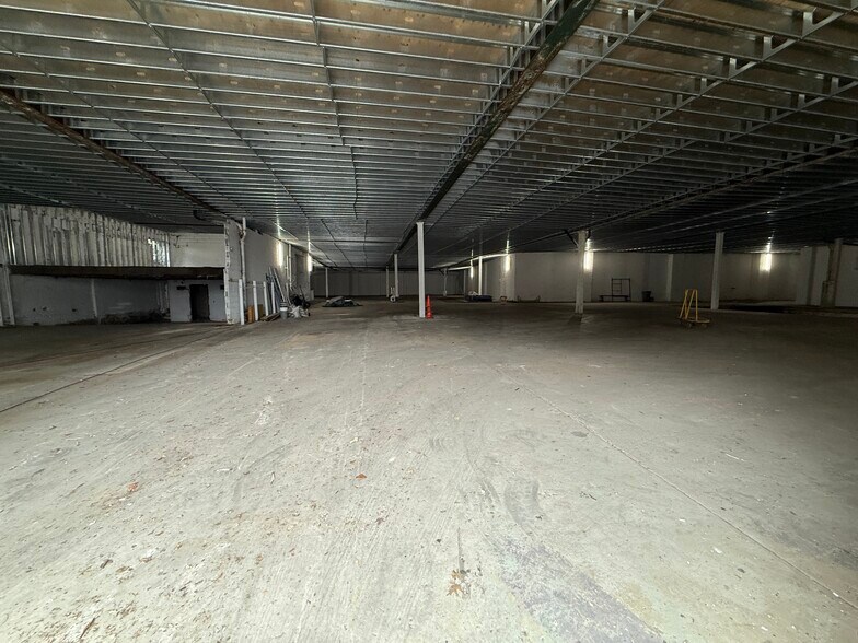 More Photos Of 71 White St, Brooklyn Warehouse For Lease