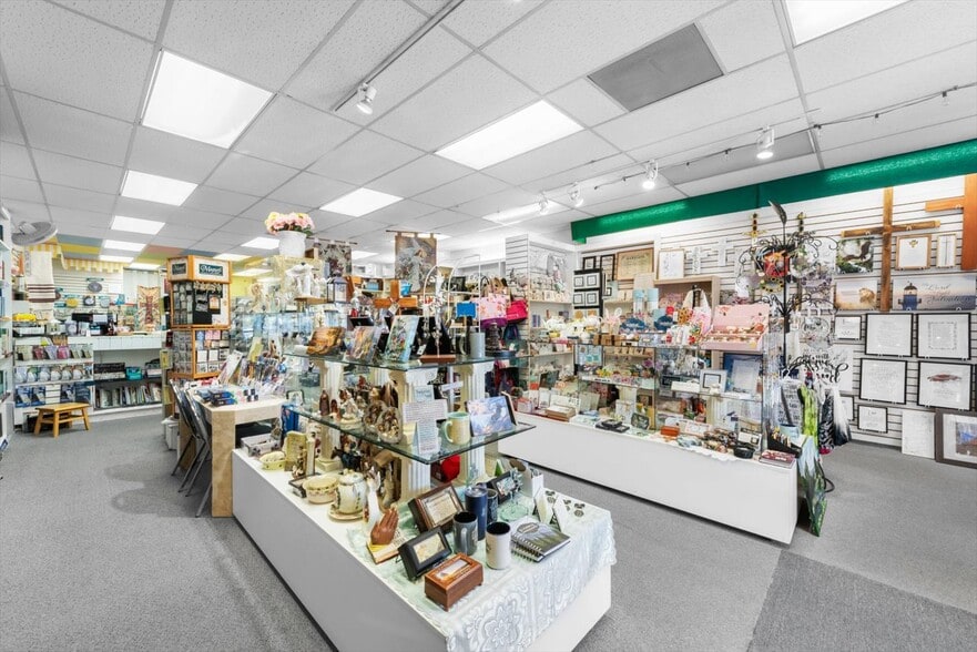 More Photos Of 945 Empire St, Fairfield Freestanding For Sale