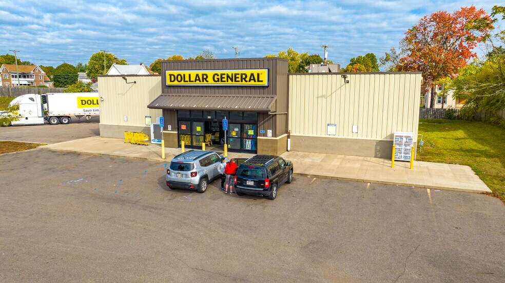 Primary Photo Of 915 Tuscarawas St W, Canton Freestanding For Sale