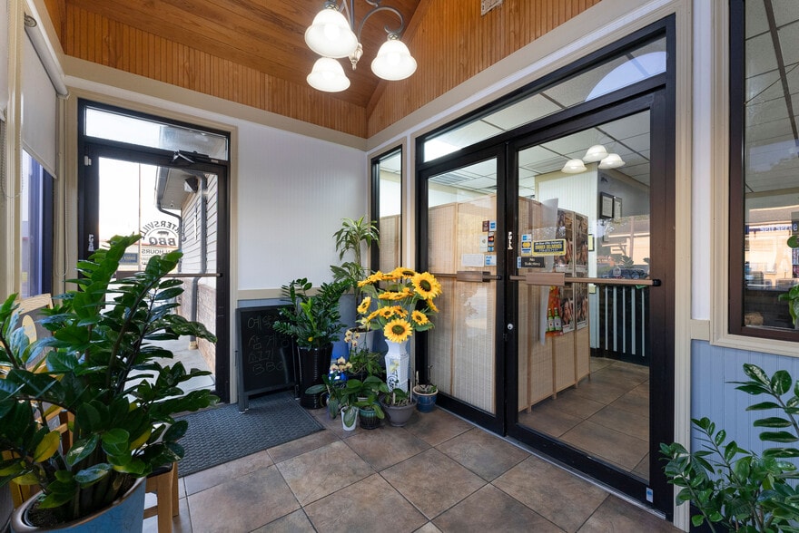 More Photos Of 140 E Felton Rd, Cartersville Restaurant For Sale