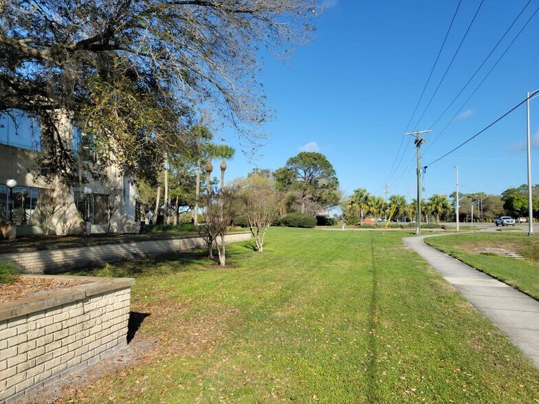 More Photos Of 5104 N Orange Blossom Trl, Orlando Office Residential For Lease