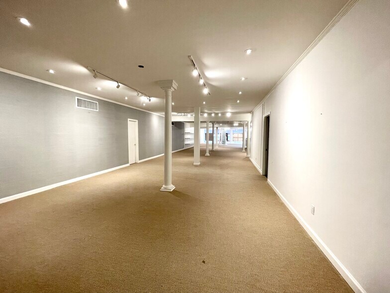 More Photos Of 30 Jobs Ln, Southampton Storefront For Lease