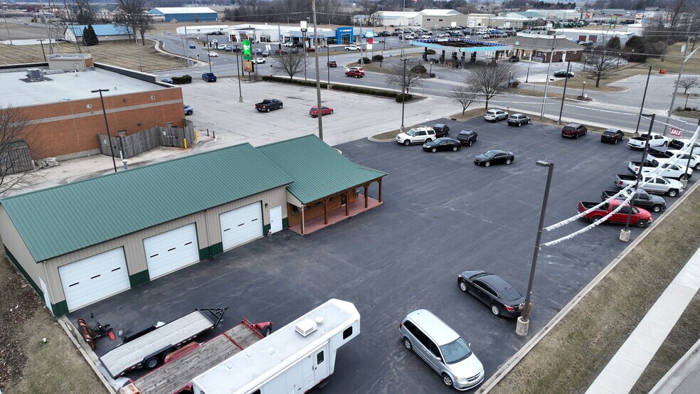 More Photos Of 115 N 6th St, Monticello General Retail For Lease