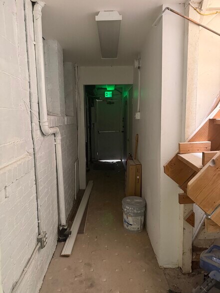More Photos Of 7406 Melrose Ave, Los Angeles Storefront Retail Residential For Lease