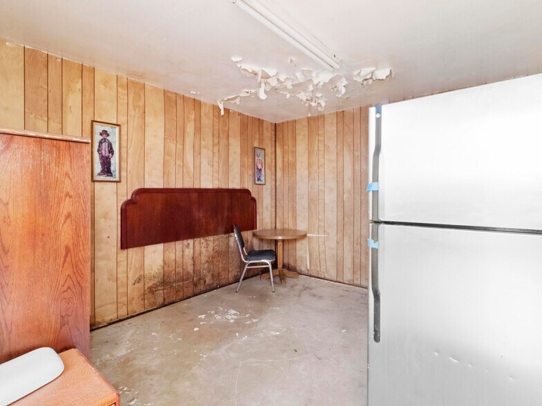 More Photos Of 905 W Spruce St, Rawlins Hotel For Sale
