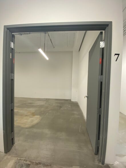 More Photos Of 901 E 31st St, Los Angeles Manufacturing For Lease