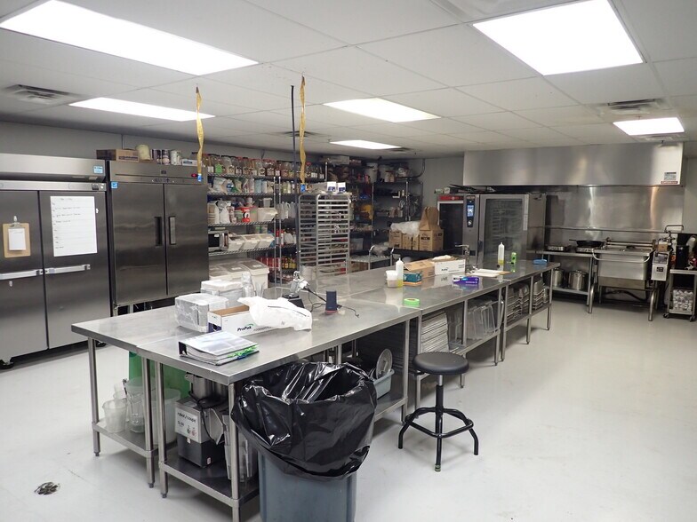 More Photos Of 555 S Geneva Rd, Lindon Freestanding For Sale