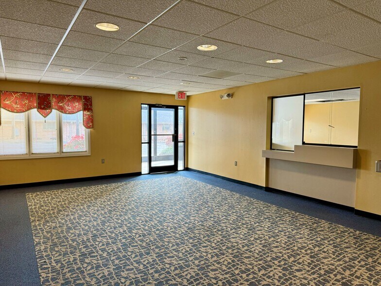 More Photos Of 400 Mocksville Ave, Salisbury Medical For Sale