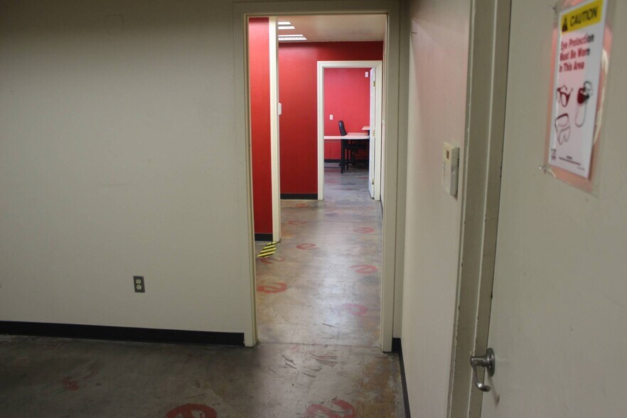 More Photos Of 9196 Ridge Rd, Newcastle Industrial For Lease