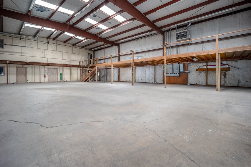 More Photos Of 6845 S Western Ave, Oklahoma City Distribution For Lease