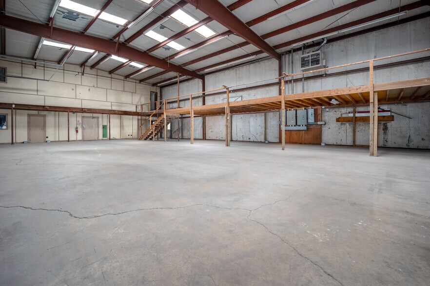 More Photos Of 6845 S Western Ave, Oklahoma City Distribution For Sale