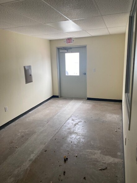 More Photos Of 1706 Dungan Ln, Austin Unknown For Lease