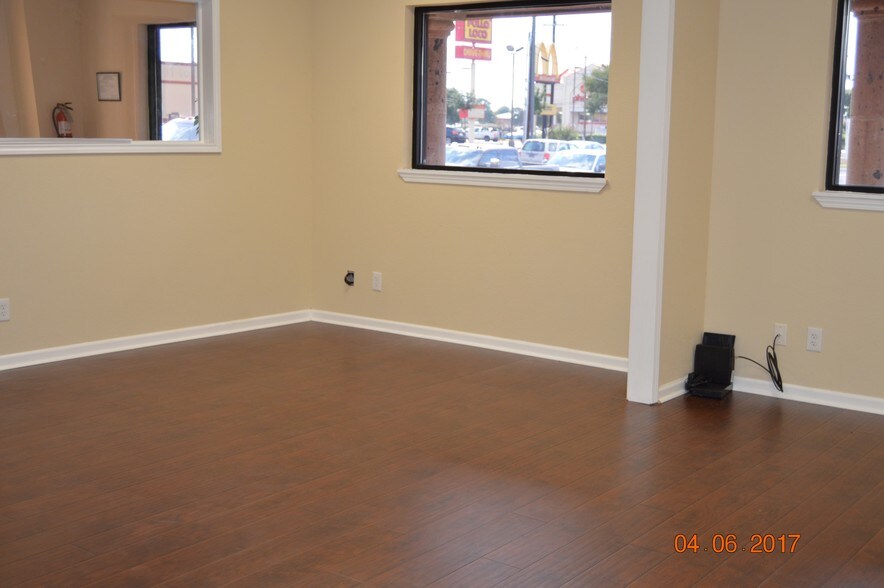 More Photos Of 9258 Culebra Rd, San Antonio Office For Lease