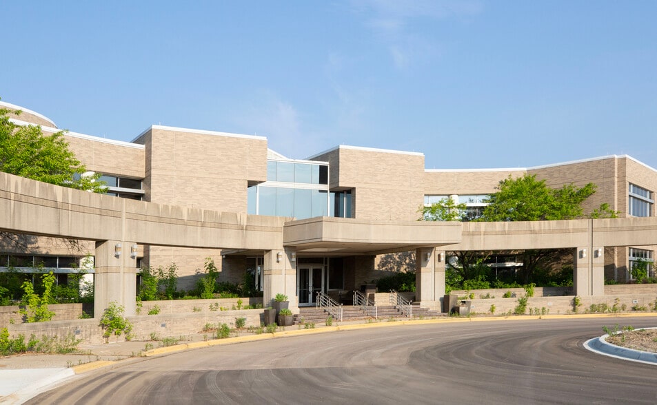 More Photos Of 1 Oakridge Dr, Chaska Hotel For Sale