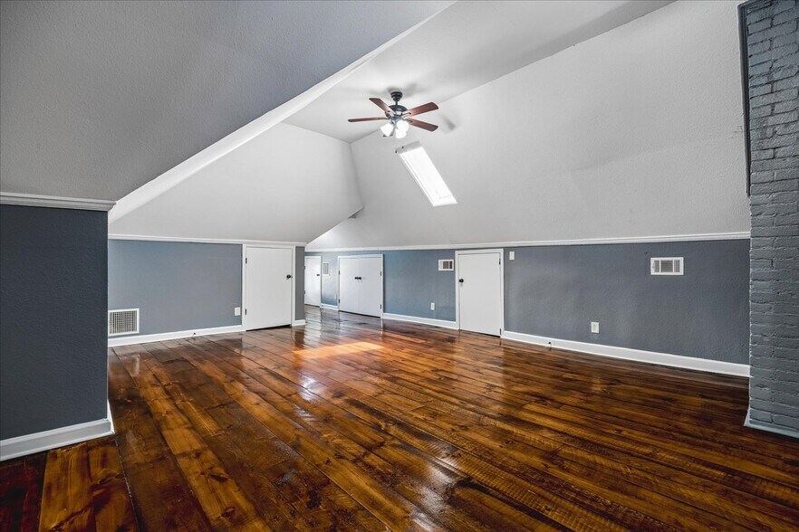 More Photos Of 2151 Monroe Ave, Memphis Office Residential For Sale