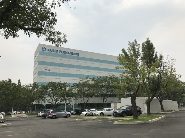 More Photos Of 1200 Discovery Dr, Bakersfield Office For Lease
