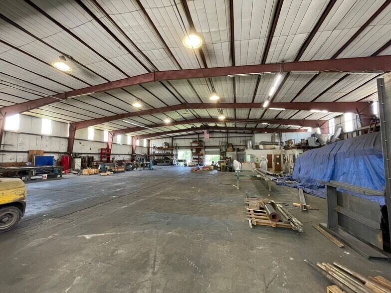 More Photos Of 736 1st St SW, Ruskin Warehouse For Sale