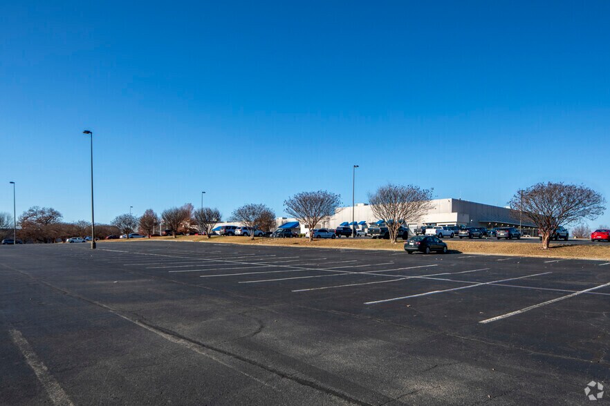 More Photos Of 400 Diamond Dr NW, Huntsville Flex For Lease