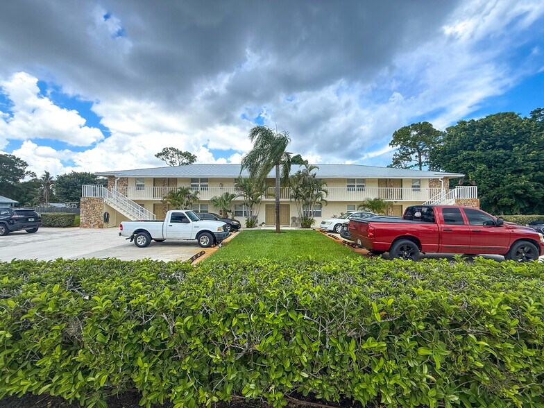 More Photos Of 604 SW 35th St, Palm City Apartments For Sale