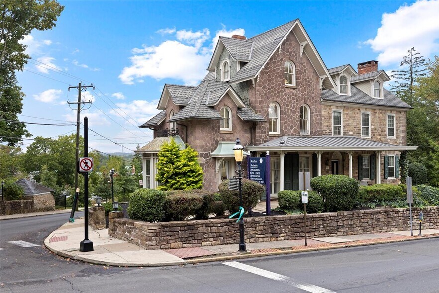 Primary Photo Of 152 N Main St, Doylestown Medical For Lease
