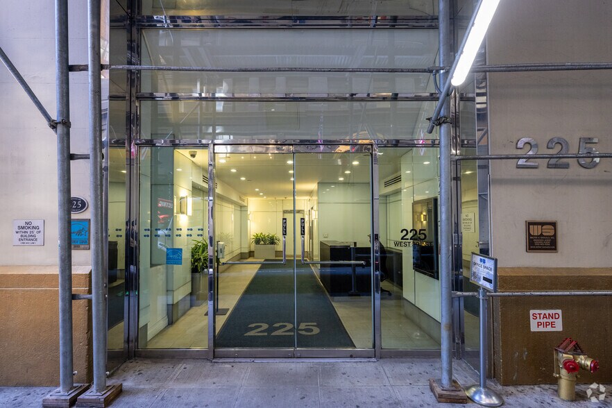 More Photos Of 225 W 39th St, New York Loft Creative Space For Lease