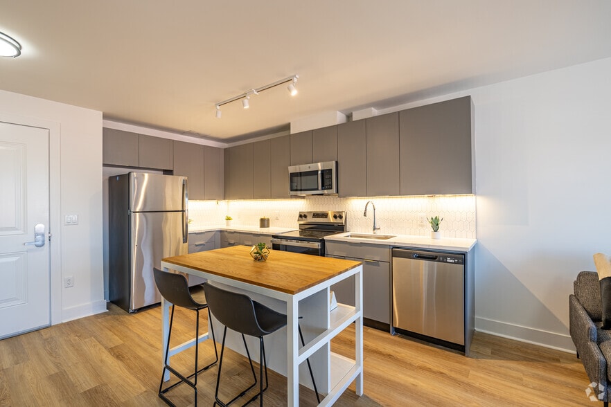 More Photos Of 10 W Westfield Ave W, Roselle Park Apartments For Lease