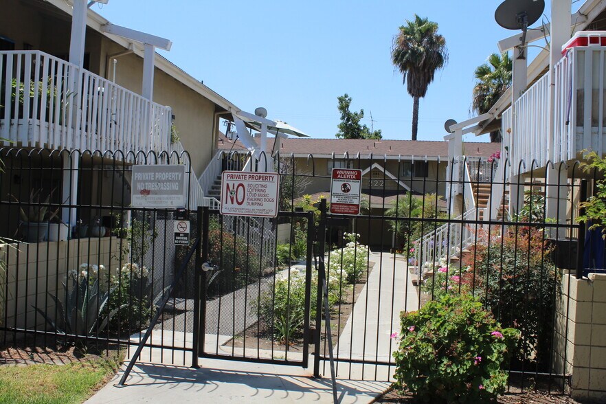 More Photos Of 202-232 E Clifton Ave, Anaheim Apartments For Sale